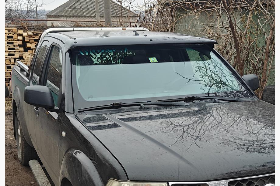 Nissan Navara 2006–2015 Saules vizieris vējstiklam (uz rāmja) Image