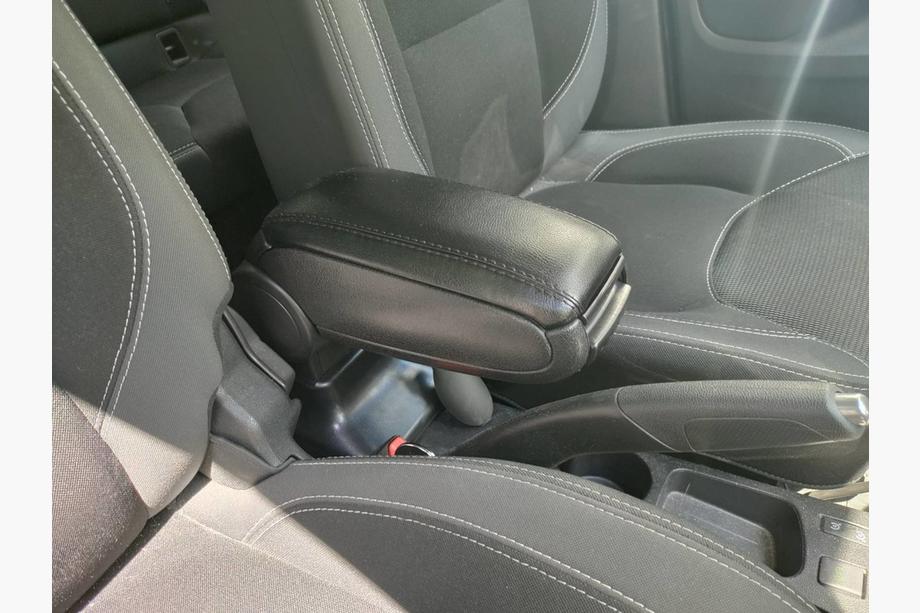 Renault Clio IV 2012–2019 Roku balsts V1 (glāžu turētājā) Image