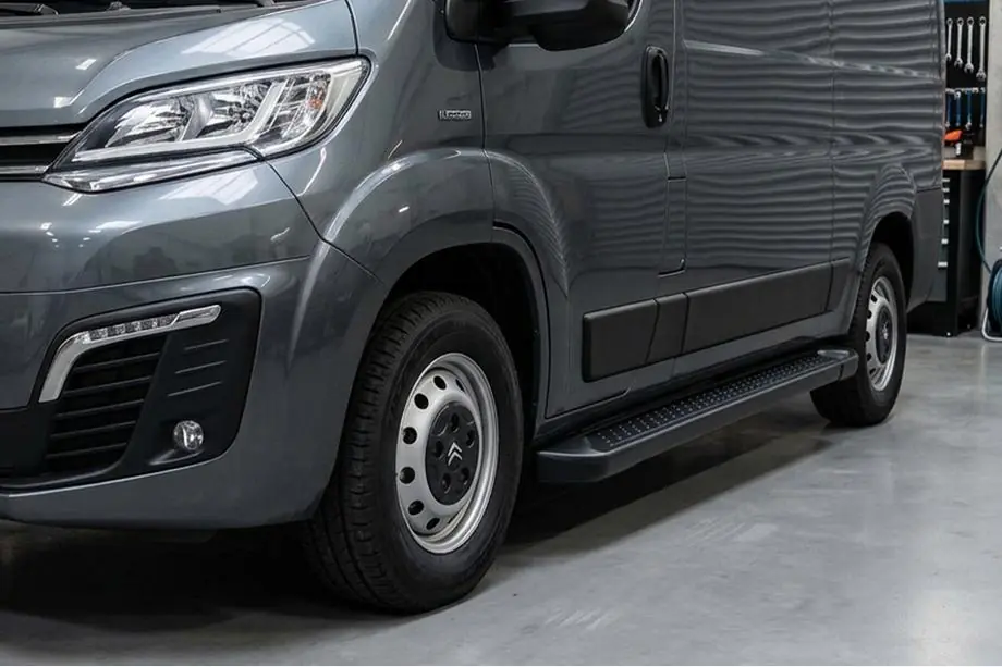 Fiat Ducato 2006–2025 Sānu sliekšņi Allmond Black (2 gab., alumīnijs) Image