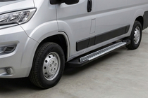 Fiat Ducato 2006–2025 Sānu sliekšņi Line (2 gab., alumīnijs) foto 1