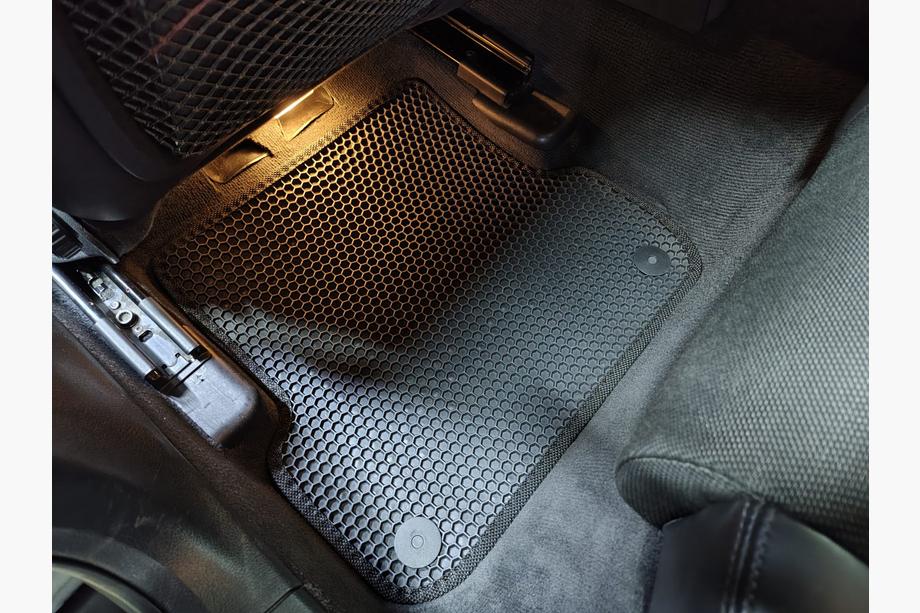 Audi A4 B6 2000–2004 Carsuit gumijas paklājiņi (Melni) Image