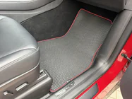 Tesla Model Y 2020– Gumijas salona paklājiņi Carsuit (2020-2024, melni) foto 10