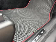 Tesla Model Y 2020– Gumijas salona paklājiņi Carsuit (2020-2024, melni) foto 9