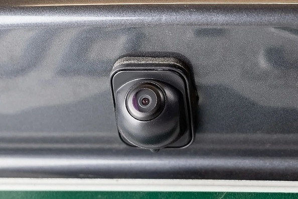 Vai vecam auto var uzstādīt atpakaļskata kameru? Foto 1