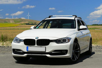 BMW 5. sērija F10/F11 2010–2016 Jumta šķērsstieņi integrētiem jumta reliņiem ar atslēgas slēdzeni WingCarrier V2 (2 gab.) Melns foto 20