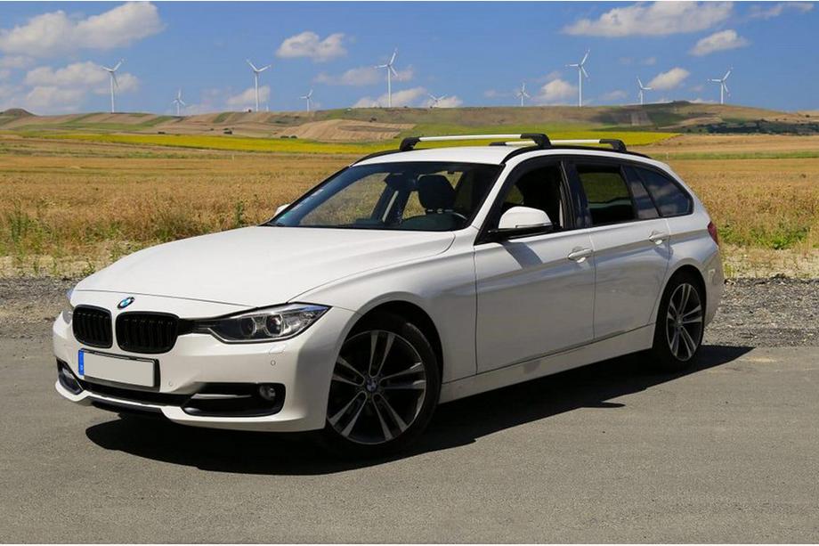 BMW 5. sērija F10/F11 2010–2016 Jumta šķērsstieņi integrētiem jumta reliņiem ar atslēgas slēdzeni WingCarrier V2 (2 gab.) Melns Image