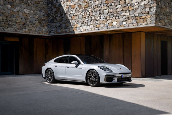 Porsche Panamera Turbo S E-Hybrid 2024 apskats