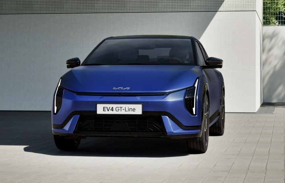 Kia EV4 2025 elektriskā sedana apskats