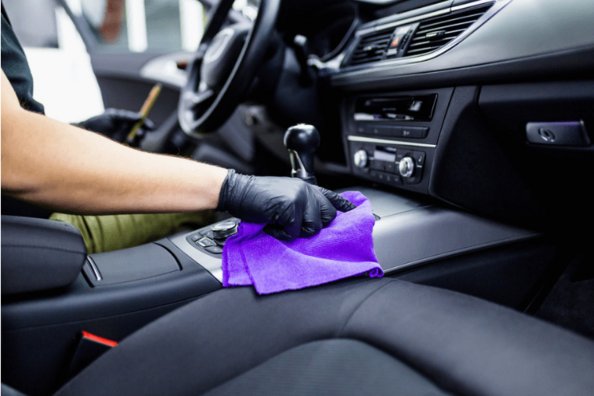 Kā atsvaidzināt plastmasu automašīnas salonā?