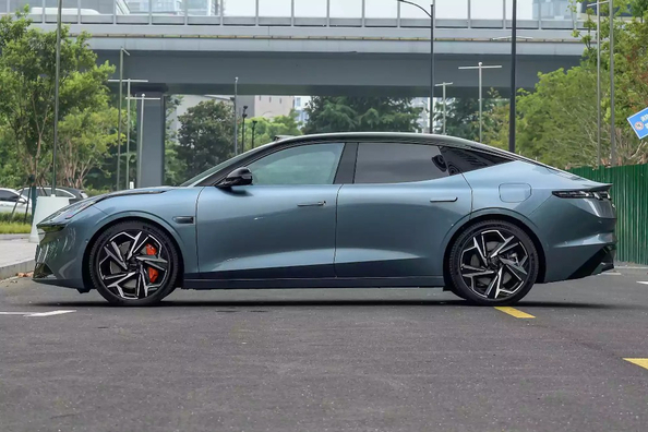 Lynk & Co Z10 apskats: Tehnoloģisks flagmanis ar gran turismo garu Foto 3