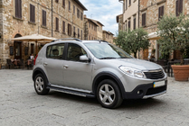 Dacia Sandero 2007–2013 Sānu sliekšņi Duru (2 gab., alumīnijs) foto 1