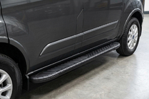 Ford Custom 2013–2022 Sānu pakāpieni Bosphorus Black (2 gab., alumīnijs) Īsā riteņu bāze foto 1