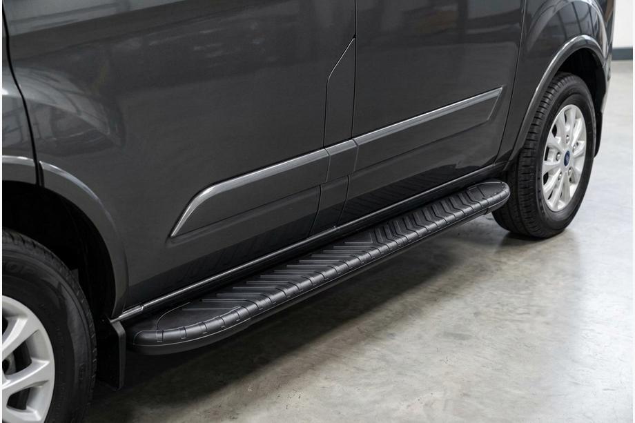 Ford Custom 2013–2022 Sānu pakāpieni Bosphorus Black (2 gab., alumīnijs) Īsā riteņu bāze Image