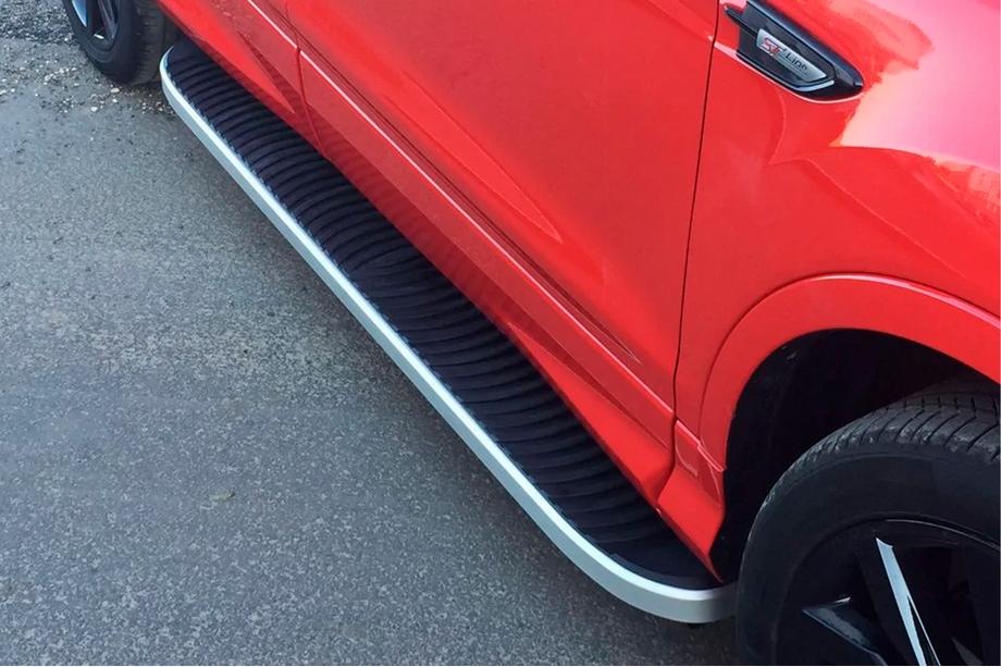 Ford Kuga/Escape 2013–2019 Sānu sliekšņi Tayga Grey (2 gab., alumīnijs) Ar krāsotām durvju plāksnēm Foto 9