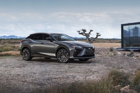 Lexus RZ 300e apskats: Premium elektriskais krosovers