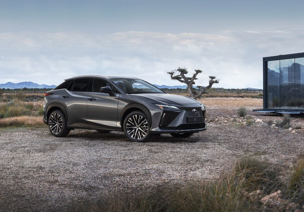 Lexus RZ 300e apskats: Premium elektriskais krosovers