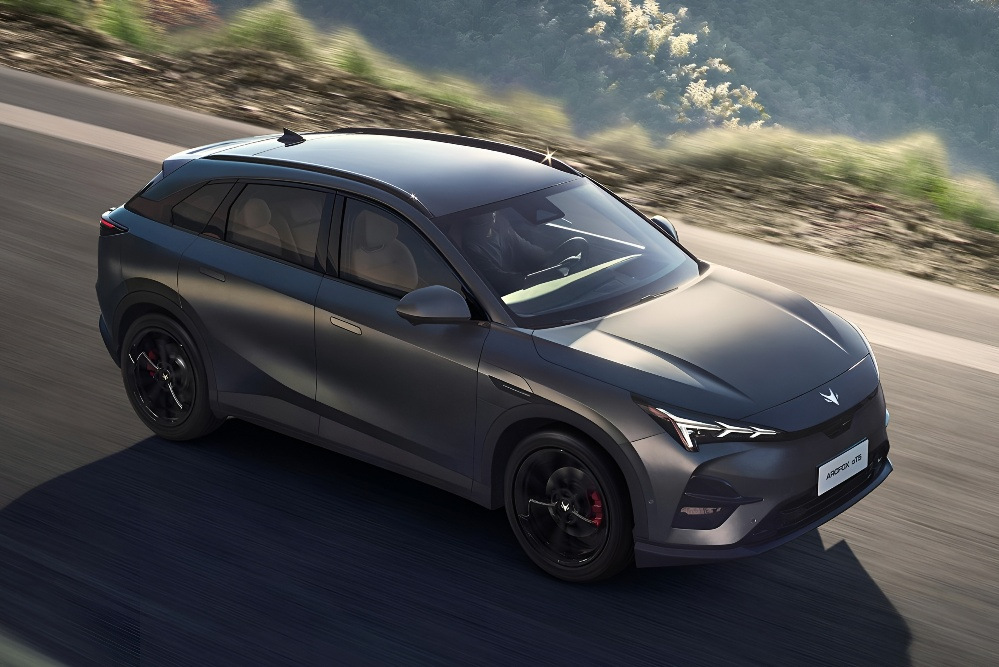 Arcfox Alpha T5 apskats: elektriskais SUV dinamiskai ikdienai
