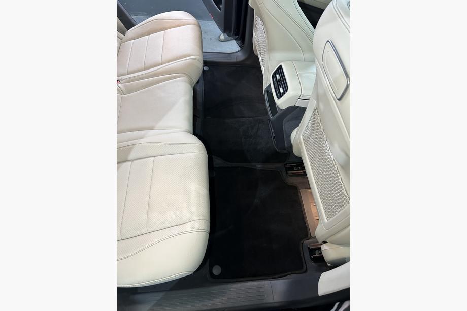 Mercedes GLS X167 2019– Tekstila paklājiņi Classic (Melni) Foto 2