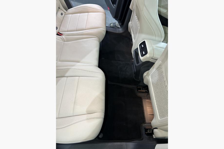 Mercedes GLS X167 2019– Tekstila paklājiņi Classic (Melni) Foto 3