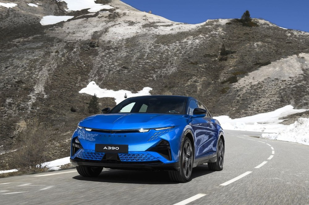 Alpine A390 apskats: elektrisks fastbeks ar sporta auto dinamiku
