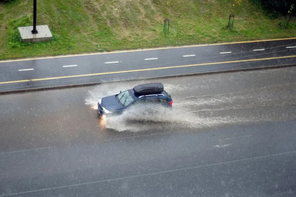 Vai lietū pieaug automašīnas degvielas patēriņš?