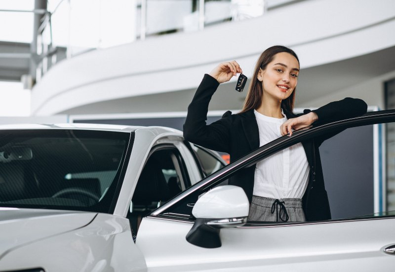 Kā iesācējai sievietei izvēlēties piemērotu auto?