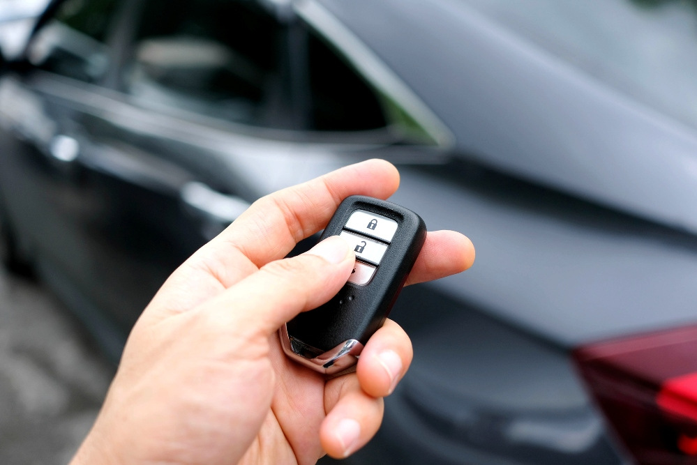 Kāpēc auto neatveras ar pulti: iespējamie iemesli