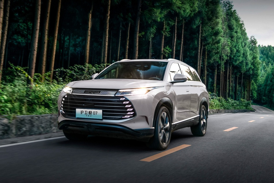 BYD Frigate 07 apskats: uzlādējamais hibrīda SUV ar jūras estētiku
