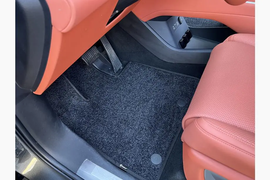 BYD Tang L 2025– Premium tekstila salona paklājiņi (3 rindām, melni) Image