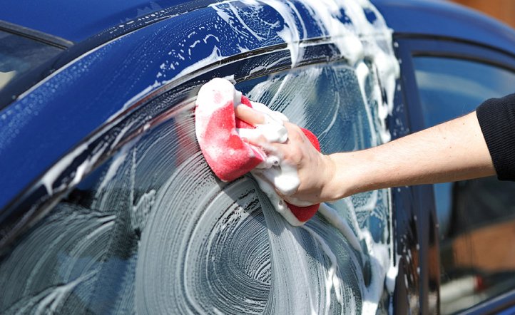 Kā izvēlēties auto šampūnu auto mazgāšanai ar rokām