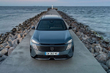 Trešās paaudzes hibrīdā Peugeot 5008 apskats foto 2