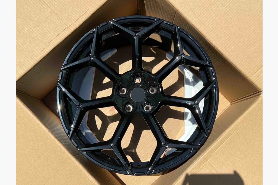 Lamborghini Urus 2018– Kalti OEM R23 V8 diski (4 gab.) Image