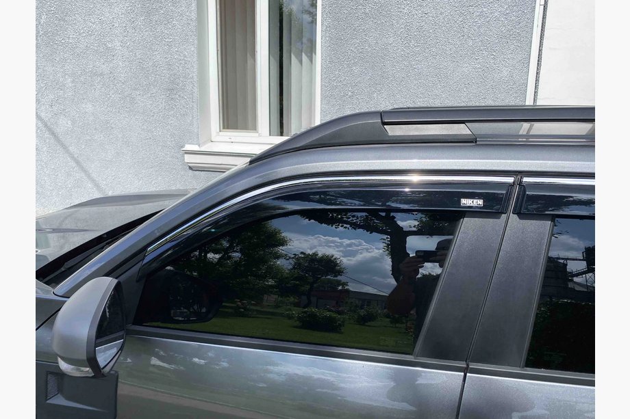 Renault Duster 2024– Logu vēja deflektori ar hromētu līsti Niken Luxury (4 gab.) Foto 3
