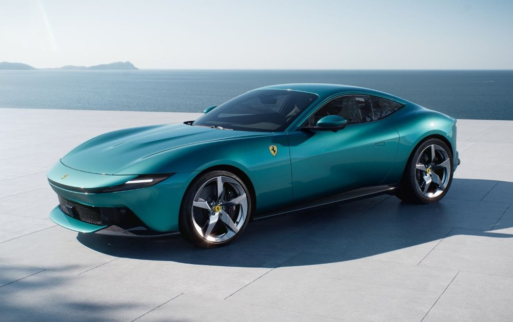 Ferrari Amalfi 2026 sporta kupejas apskats