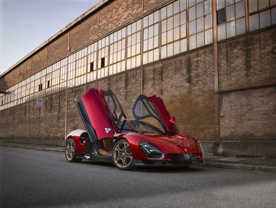 Alfa Romeo 33 Stradale 2023 apskats