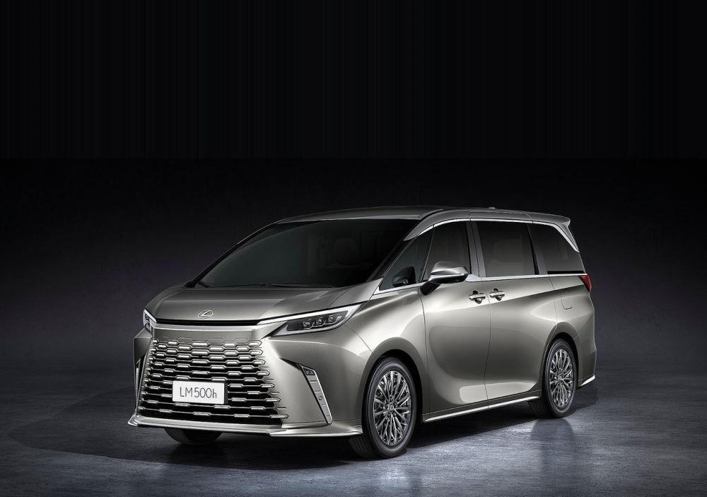 Otrās paaudzes Lexus LM apskats: VIP komforta virsotne