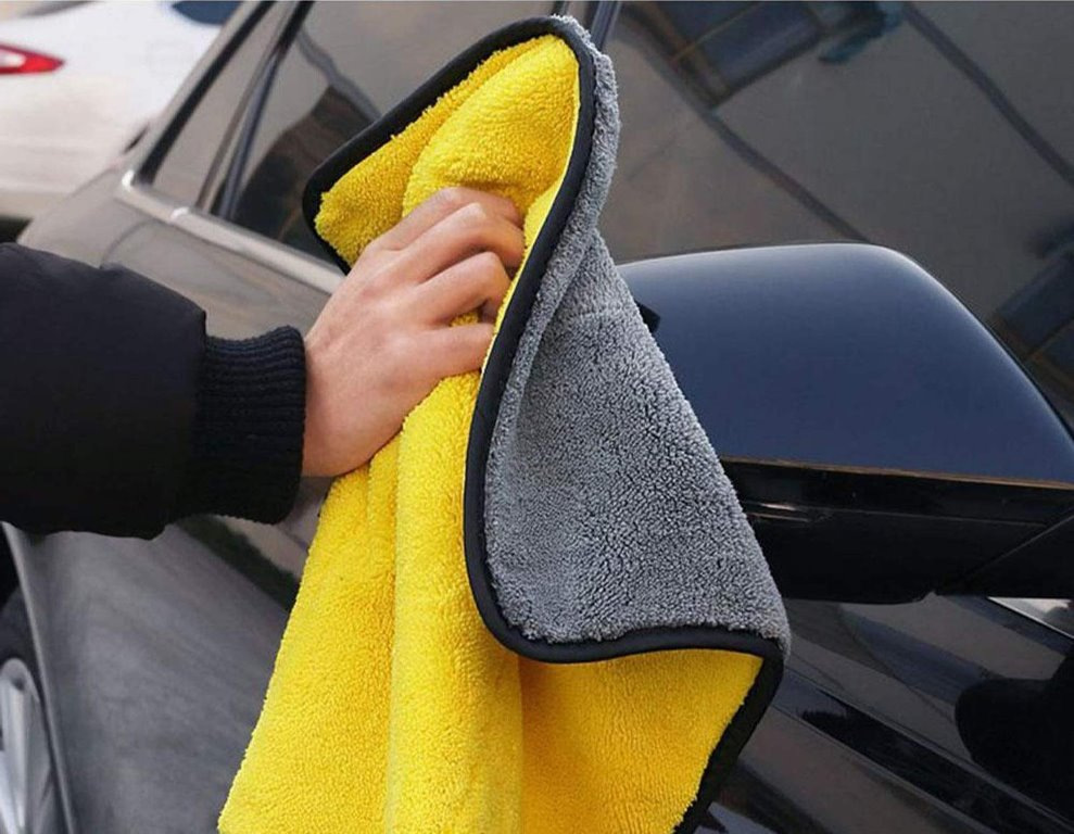 Kas jāzina par mikrošķiedru automašīnai