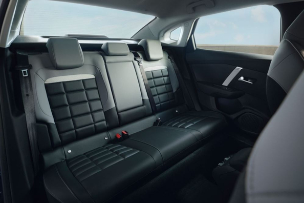 Citroen C4 X 2024 apskats: stilīgs krosoverfastbeks ar komfortu Foto 6