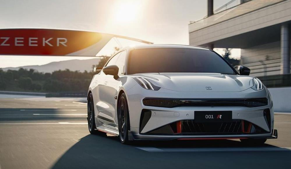 Zeekr 001 FR: Ekstrēms elektriskais sedans