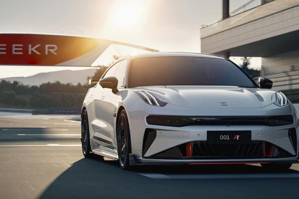 Zeekr 001 FR: Ekstrēms elektriskais sedans