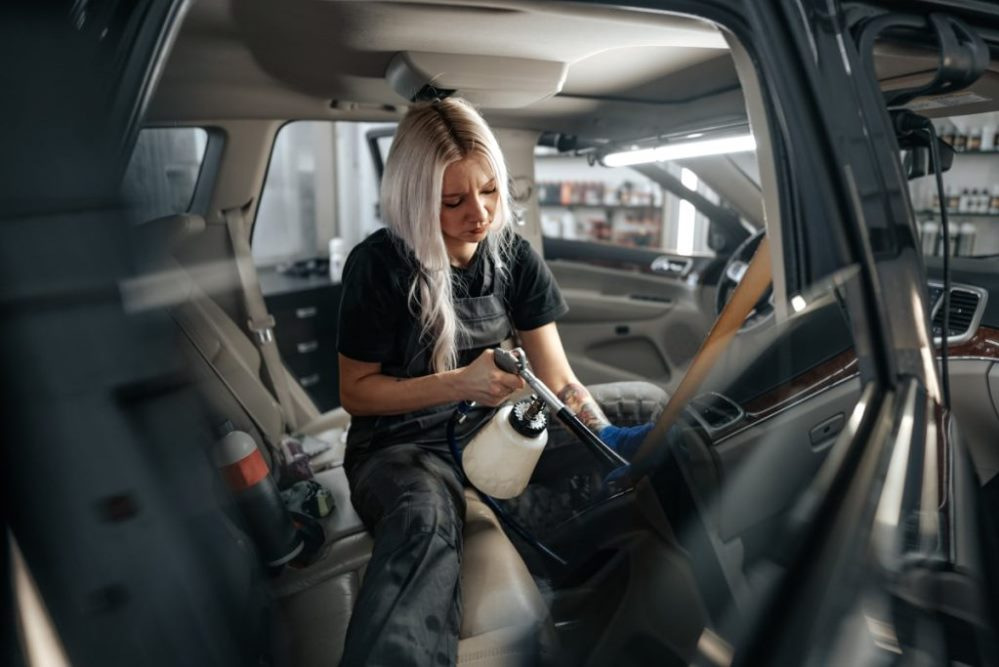 Kad veikt auto detaļēšanu: labākais laiks ideālam izskatam