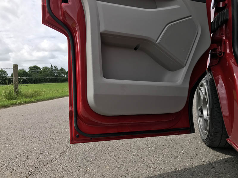 Papildu auto durvju blīvējumi: Komforts un klusums