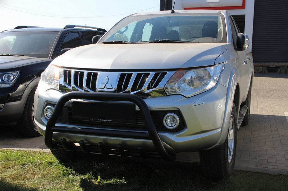 Mitsubishi L200 2015–2024 Bullbar WT003 Black (nerūsējošais tērauds) Image