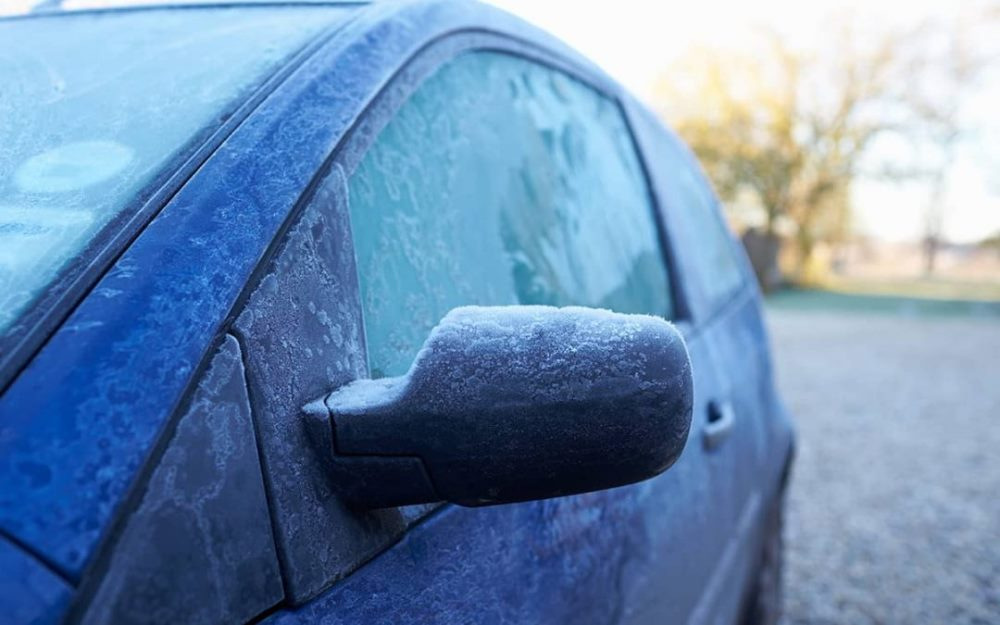 Kā ziemā pasargāt auto krāsojumu: vasks, keramika, PPF — ko izvēlēties?