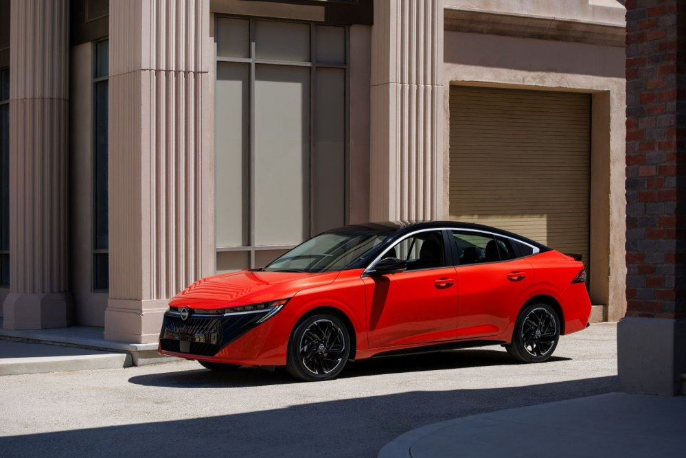 Nissan Sentra 2026 apskats: Tehniskie dati, komplektācija, foto