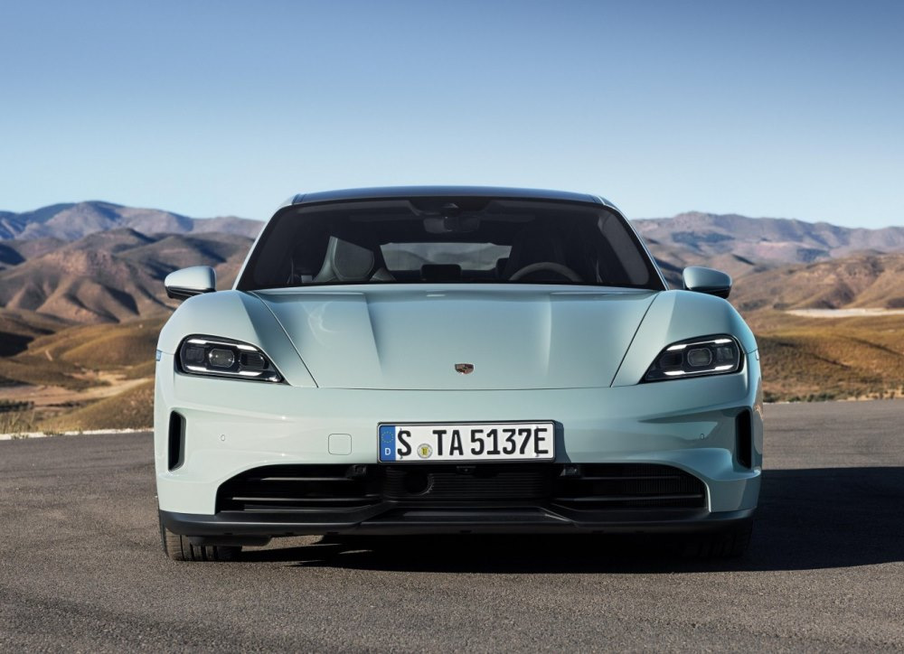 Apskats: Porsche Taycan Turbo 2024 (Y1A) — elektrisks sedans ar izcilu dinamiku