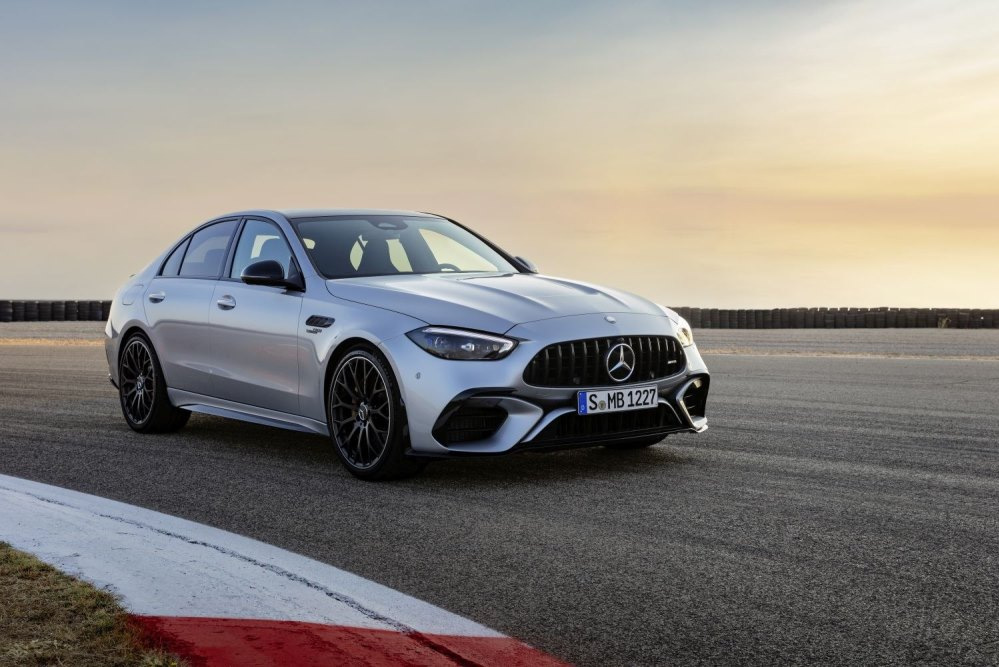 Mercedes-Benz C-class AMG C 63 SE Performance (W206) apskats: dinamisks uzlādējamais hibrīds premium segmentā