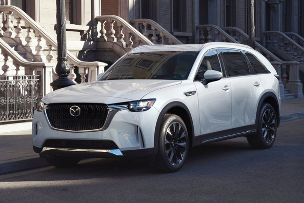 Mazda CX-90 apskats: flagmaņa trīs rindu krosovers