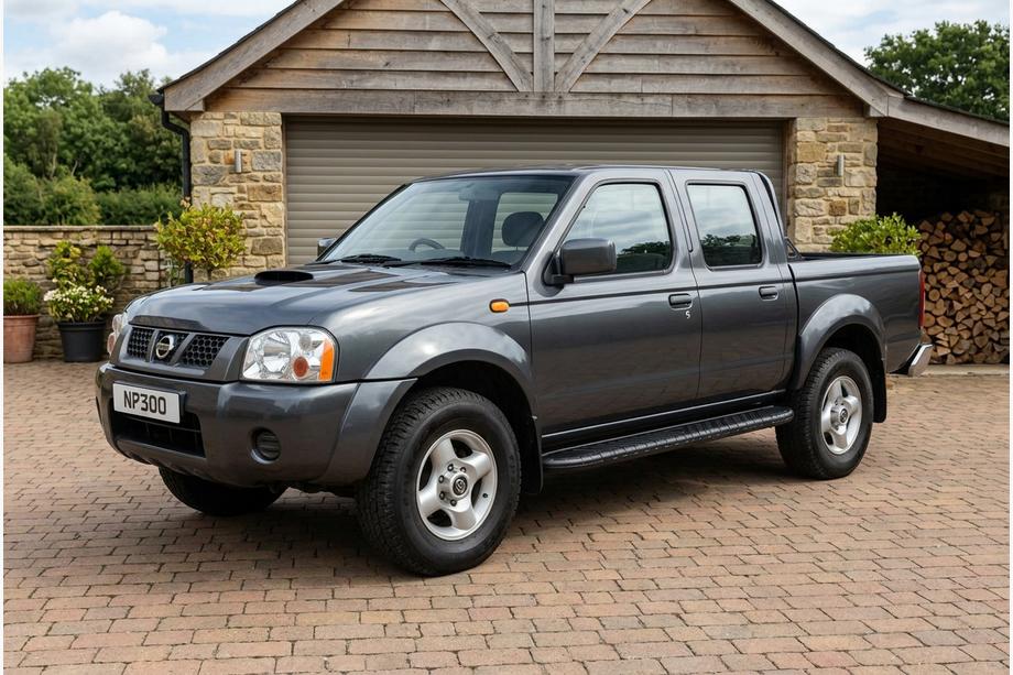 Nissan NP300 1999–2015 Sānu pakāpieni Bosphorus Black (2 gab., alumīnijs) Image
