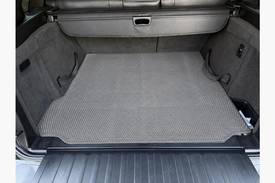 BMW X5 E70 2007–2013 Gumijas bagāžnieka paklājiņš Carsuit (Pelēks) Image